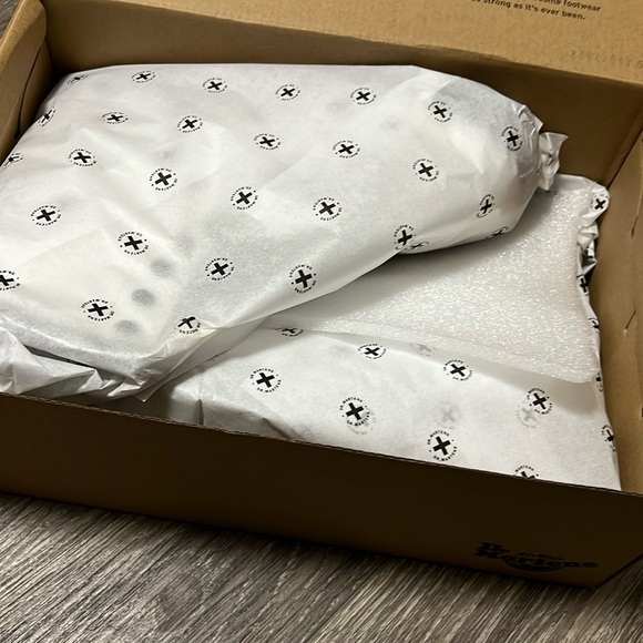 Dr. Martens 1460 Women's Boot NWT - Picture 3 of 6